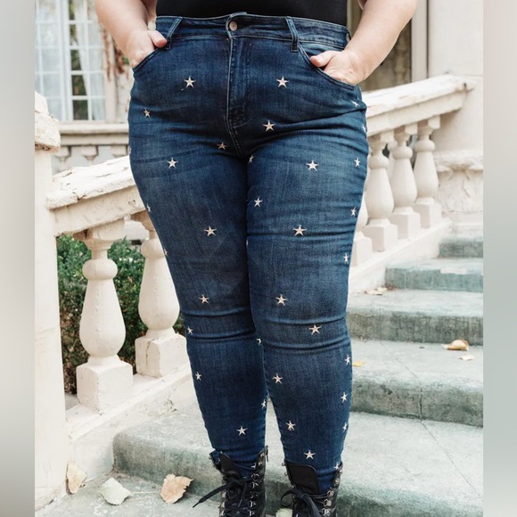 Judy Blue Size 15/32 High Rise Embroidered Stars Starlight Skinnies Jean Raw Hem - Picture 9 of 10